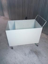 carrello in ferro portaoggetti