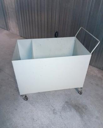 carrello in ferro portaoggetti