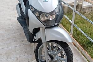 Piaggio Beverly 250