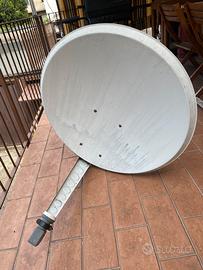 Parabola diametro 80cm con Satellite Finder