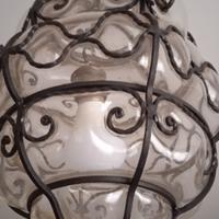 SPLENDIDO LAMPADARIO IN FERRO BATTUTO E VETRO SOFF
