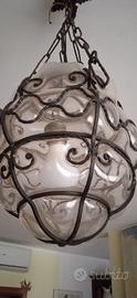 SPLENDIDO LAMPADARIO IN FERRO BATTUTO E VETRO SOFF