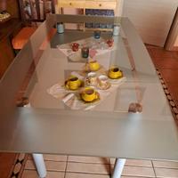 tavolo in vetro,