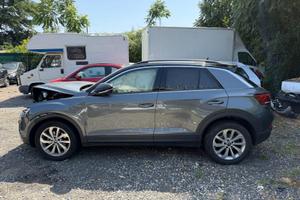 Volskwagen T-Roc 1.5 danneggiata