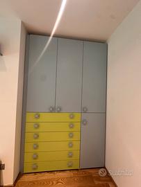 Armadio con 4 ante e 6 cassetti