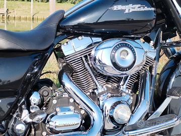 
Harley-Davidson Street Glide FLHX 