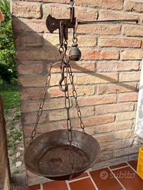Vecchia stadera in ferro