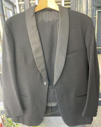 Smoking sartoriale nero classico