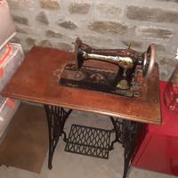 Macchina da cucire SINGER d'epoca 