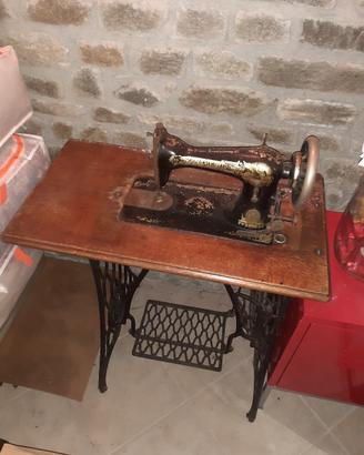 Macchina da cucire SINGER d'epoca primi '900