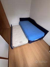 Letto singolo con letto estraibile e materassi