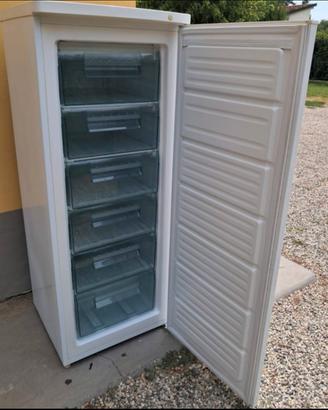 Freezer Iberna con 6 cassetti possibilità di 