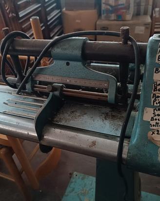 Macchine da cucire professionali e bordatrice