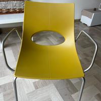 Tavolo di legno allungabile con sedie