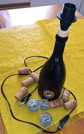 Lampada da tavolo con bottiglia prosecco