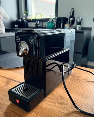 Macchina del caffè Illy