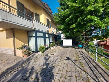 Montecchio indipendente ampio giardino posti auto