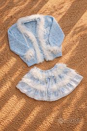 Set cardigan e gonna azzurro stile dolce