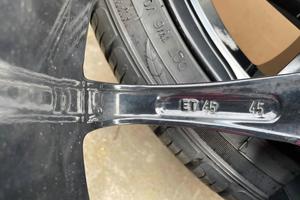 cerchi in lega con gomme 235/35/r19