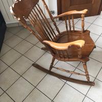 sedia a dondolo vecchia