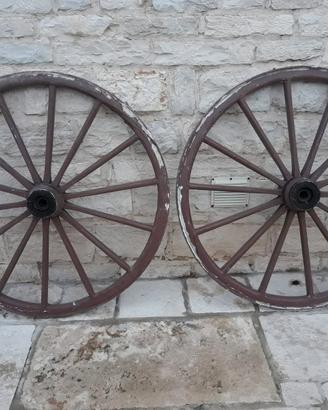 Coppia di ruote antiche da carrozza dell’800