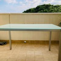 tavolo da cucina con ripiano in vetro