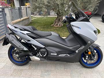 T MAX 560 icon grey 2021