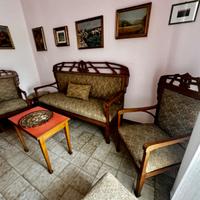 Salotto classico in legno con divano e poltrone