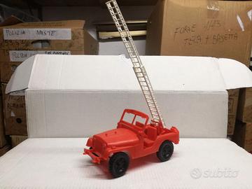 MODELLO JEEP APERTA VIGILI DEL FUOCO IN PLASTICA
