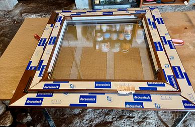 Finestra in pvc con cornice e vasistas