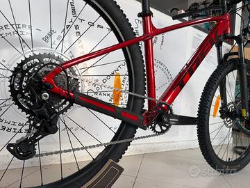 MTB Trek Marlin 5 da 29 pollici in taglia M rossa