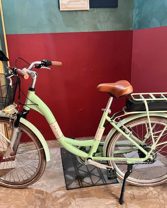 Bici elettrica city donna vintage con batteria