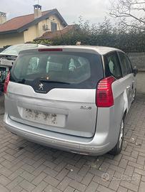 Peugeot 5008 2014 1.6 HDi Diesel– Per commercianti