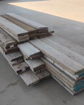 Tavole in legno per ponteggi