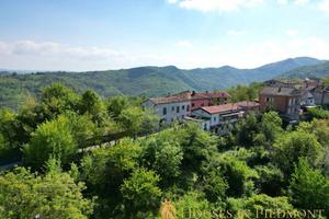 Rustico / Casale di 100 m² con più di 5 locali e b