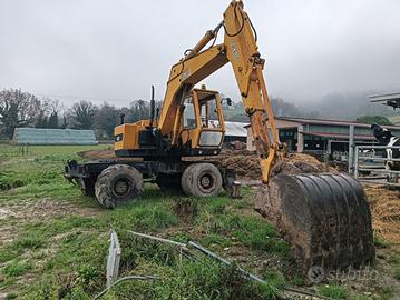 Escavatore gommato Simit SR 70