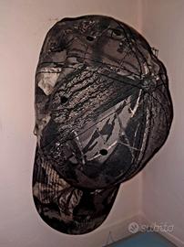 Cappello con fantasia mimetica/militare 