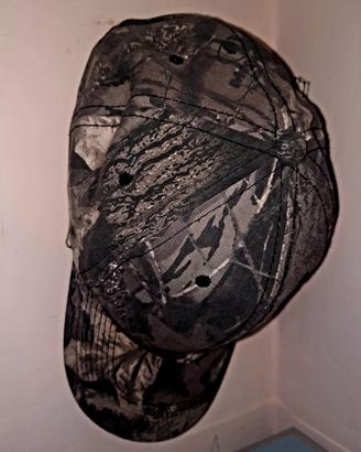 Cappello con fantasia mimetica/militare 