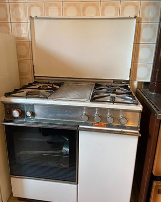 Cucina a gas con 4 fuochi