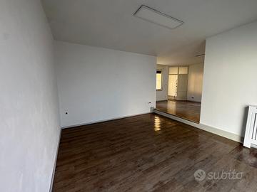 Locale commerciale uso ufficio - Negozio