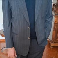 vestito uomo grigio