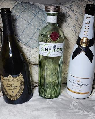 Tre bottiglie vuote Champagne - Gin 
