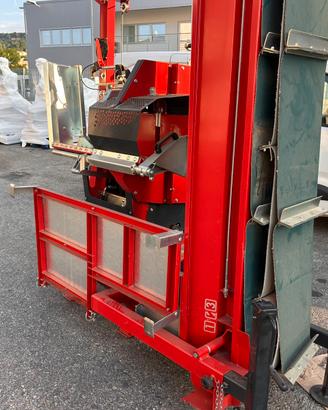 Sega circolare 700 con nastro trasportatore