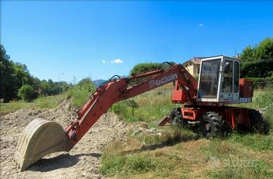 Escavatore poclain 61p motore deutz