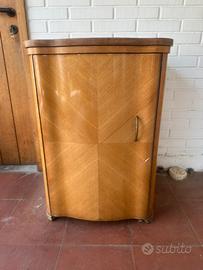 Macchina da cucire Singer con mobile
