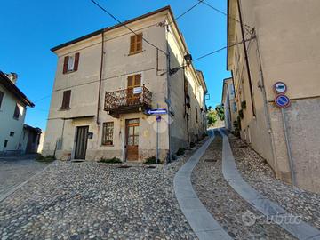 CASA SEMINDIPENDENTE A SAREZZANO