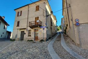 CASA SEMINDIPENDENTE A SAREZZANO