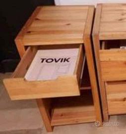 Comodino in legno