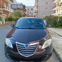 lancia y