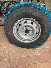 Cerchio in ferro completo di gomma da 15”